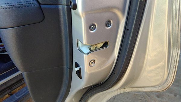 2009-2015 Honda Pilot Passenger Right Rear Door Latch With Rods/Cables Oem Back — photo 3