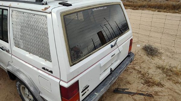 1992 Jeep Cherokee Trunk/decklid/hatch/tailgate White — photo 2