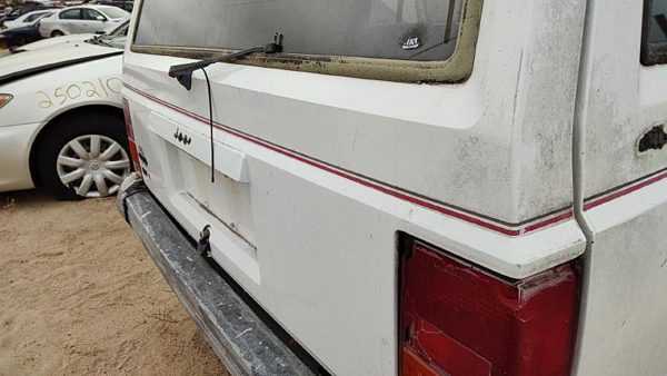 1992 Jeep Cherokee Trunk/decklid/hatch/tailgate White — photo 9