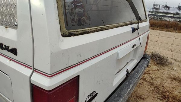 1992 Jeep Cherokee Trunk/decklid/hatch/tailgate White — photo 5