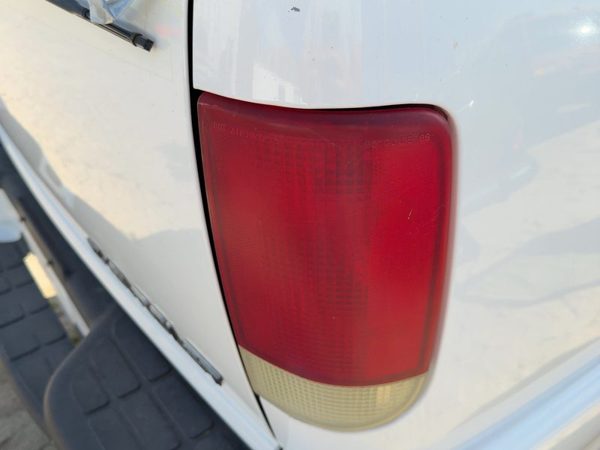 1995-2005 Chevy S10 Blazer Passenger Right Tail Light Brake Lamp Rear OEM — photo 1