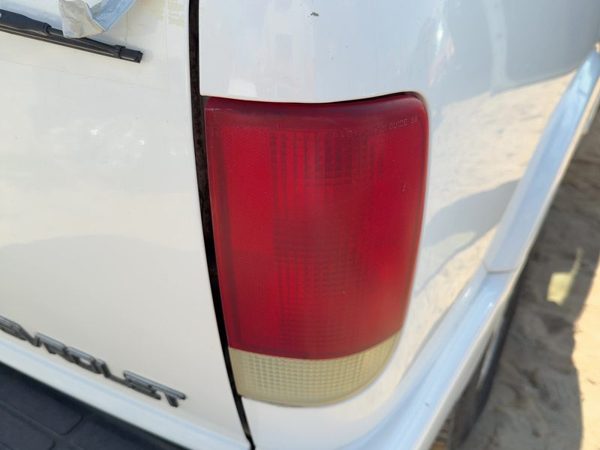 1995-2005 Chevy S10 Blazer Passenger Right Tail Light Brake Lamp Rear OEM — photo 3