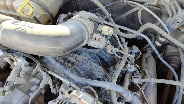 2004 Jeep Liberty Intake Manifold Oem 3.7L 53031080Af — photo 2