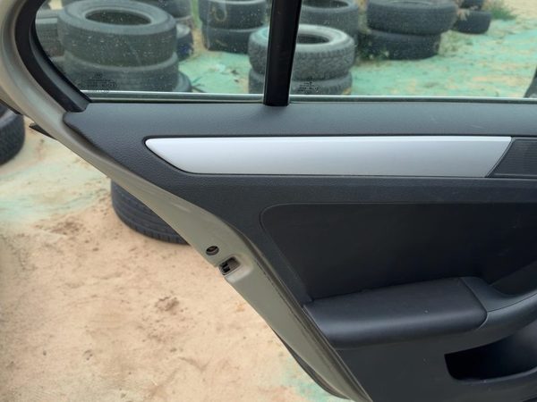 2013-2018 Vw Jetta Driver Left Rear Door Trim Panel With Switches Back Black — photo 4