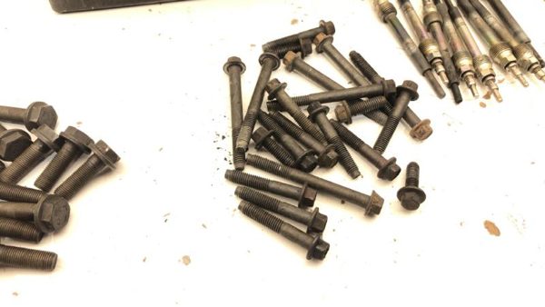 03 Ford F250 6.0L Powerstroke Fuel Injector Lines Glow Plugs Misc Engine Bolts — photo 3
