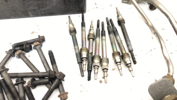 03 Ford F250 6.0L Powerstroke Fuel Injector Lines Glow Plugs Misc Engine Bolts — photo 4