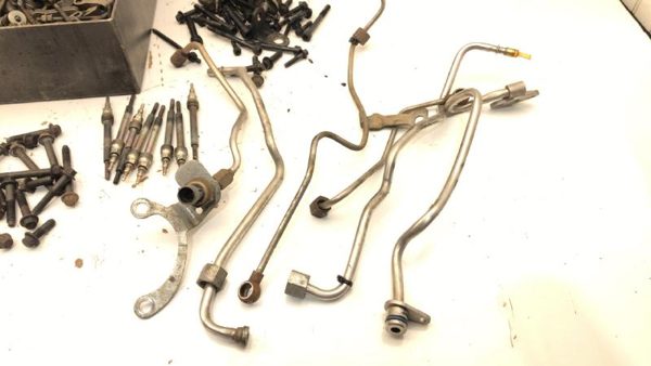 03 Ford F250 6.0L Powerstroke Fuel Injector Lines Glow Plugs Misc Engine Bolts — photo 5