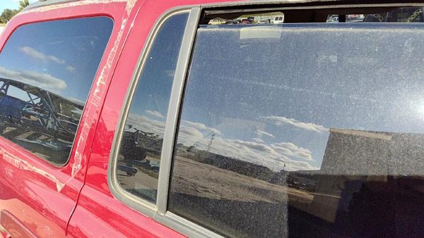 98-03 Dodge Durango Passenger Right Rear Vent Window Back Door Glass With Frame — photo 1