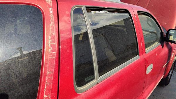 98-03 Dodge Durango Passenger Right Rear Vent Window Back Door Glass With Frame — photo 2