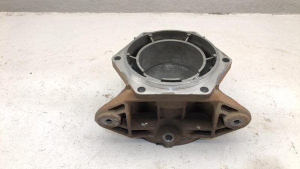 03 Cadillac Escalade Transfer Case Adapter Oem Tranission Spacer 15724744-Ydc-5 — photo 1