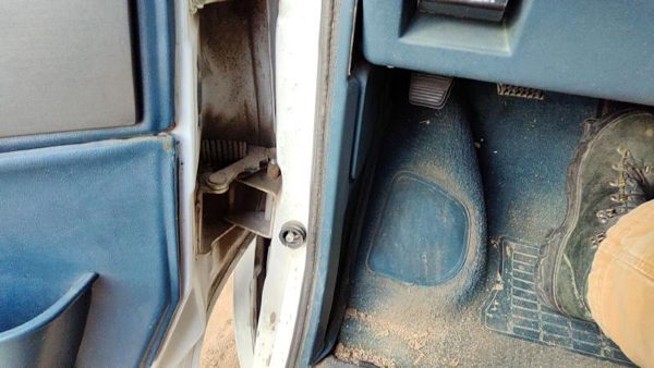 1985-1994 Gmc Safari Driver Left Lower Kick Trim Panel Oem Blue — photo 2