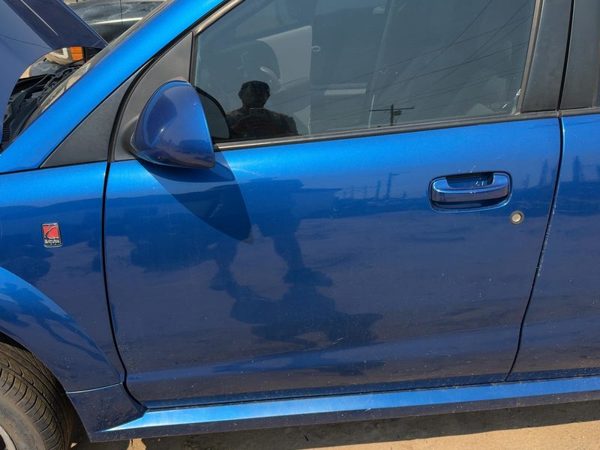 2005 Saturn Vue Front Door LH Pacific Blue 91U — photo 1