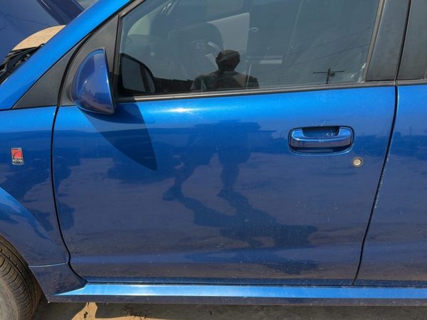 2005 Saturn Vue Front Door LH Pacific Blue 91U — photo 2