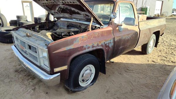 1983 GMC Sierra Valve Cover 5.7L — photo 1