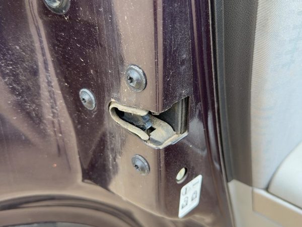 2005-2008 Chevy Equinox Driver Left Rear Door Latch With Rods/Cables Oem Back — photo 3
