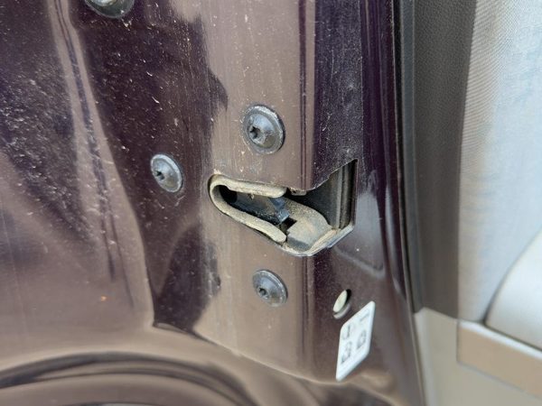 2005-2008 Chevy Equinox Driver Left Rear Door Latch With Rods/Cables Oem Back — photo 2