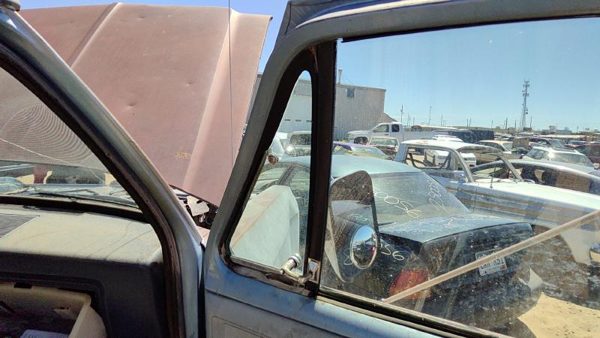 78-86 Ram W150 Passenger Right Front Vent Window Small Door Glass With Frame — photo 6