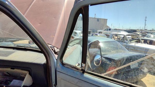 78-86 Ram W150 Passenger Right Front Vent Window Small Door Glass With Frame — photo 5
