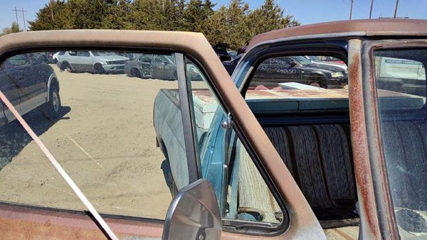 78-86 Ram W150 Passenger Right Front Vent Window Small Door Glass With Frame — photo 3