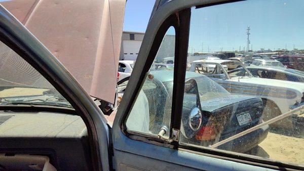 78-86 Ram W150 Passenger Right Front Vent Window Small Door Glass With Frame — photo 8