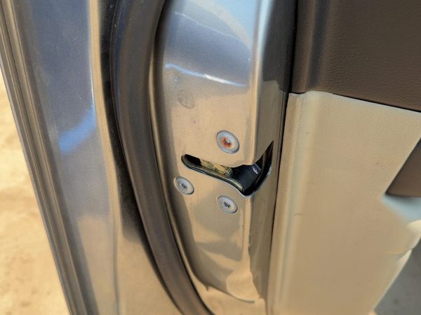 2003-2004 Infinity Fx45 Driver Left Front Door Latch With Rods/Cables Oem — photo 3