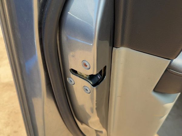 2003-2004 Infinity Fx45 Driver Left Front Door Latch With Rods/Cables Oem — photo 4