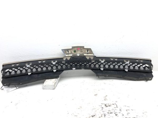 2012 Chevy Tahoe Grille Upper Section Nice OEM With Emblem — photo 6