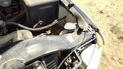 99-07 Silverado 2500 Hd Windshield Washer Fluid Reservoir With Pump Wiper Tank