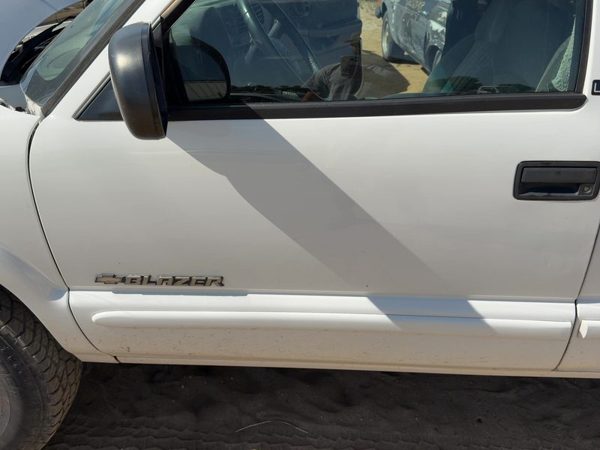 2002 Blazer S10/jimmy S15 Front Door LH White 50U — photo 2
