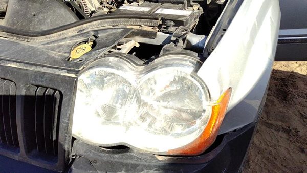 2008-2010 Jeep Grand Cherokee Driver Left Head Light Oem Front Lamp 55157483Ac — photo 2