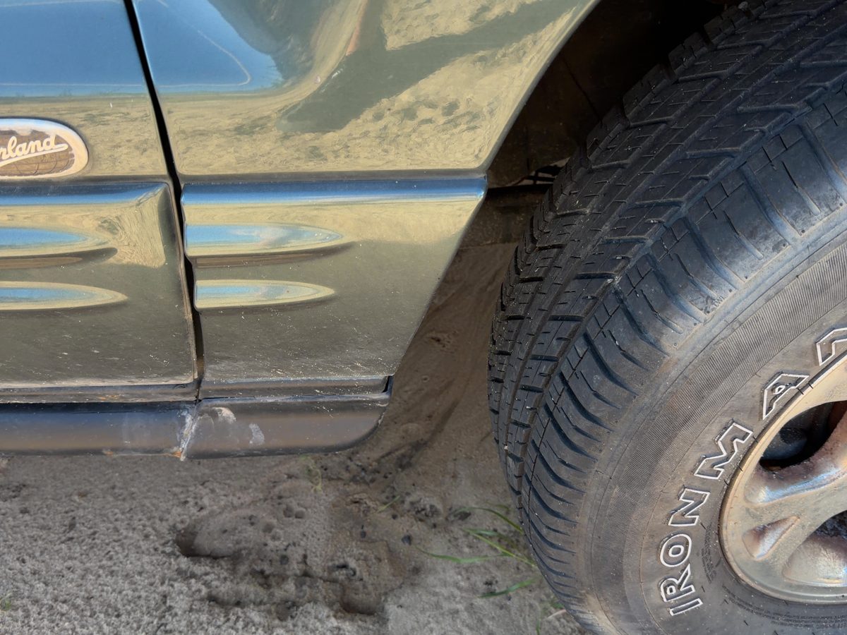 99-04 Grand Cherokee Passenger Right Moulding Fender Trim Overland Primed Green