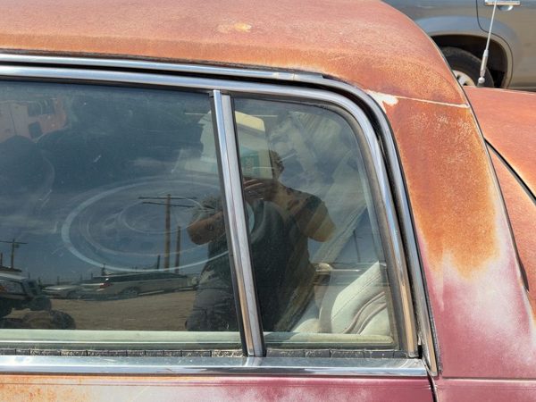 85-90 Buick Park Ave Driver Left Rear Vent Window Back Door Glass With Frame Oem — photo 1