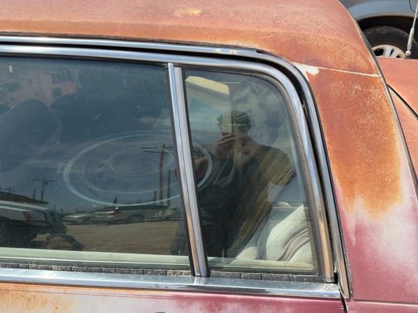 85-90 Buick Park Ave Driver Left Rear Vent Window Back Door Glass With Frame Oem — photo 2