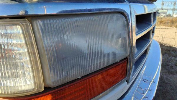 1995 Ford F150 Headlamp Assembly RH — photo 3