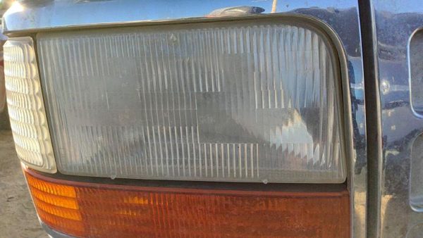 1995 Ford F150 Headlamp Assembly RH — photo 2
