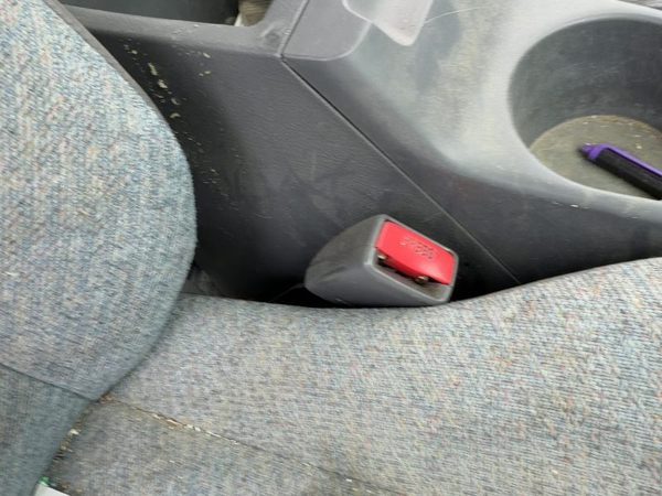 1998-2002 Isuzu Rodeo Passenger Right Front Seat Belt Buckle Receiver Oem — photo 3