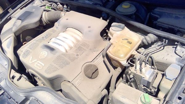 1999 Volkswagen Passat — vehicle photo 2