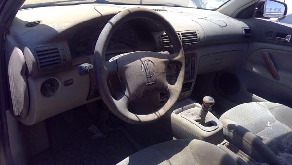 1999 Volkswagen Passat — vehicle photo 3