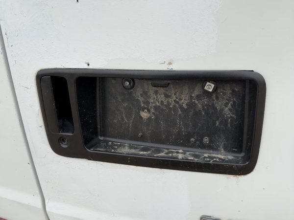 2002 Chevy Express Van 2500 License Plate Trim Surround Panel Oem With Handle — photo 3