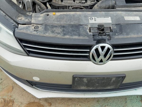 2011-2014 Vw Jetta Front Grille Assembly Oem 5C6853651Azll — photo 2