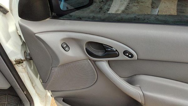 00-03 Focus Station Wagon Passenger Right Front Inside Door Trim Panel Switches — photo 5