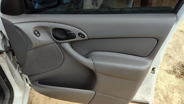 00-03 Focus Station Wagon Passenger Right Front Inside Door Trim Panel Switches — photo 2