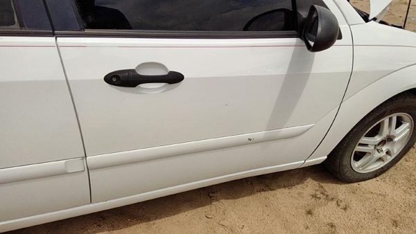 2000 Ford Focus Front Door RH White Yz — photo 6