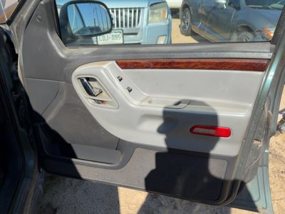 02-03 Grand Cherokee Passenger Right Front Door Trim Panel With Switches Gray
