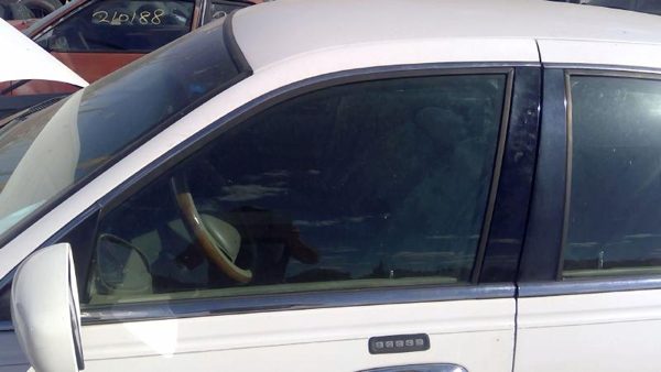 2000 Lincoln & Town Car Front Door Glass/window LH — photo 3