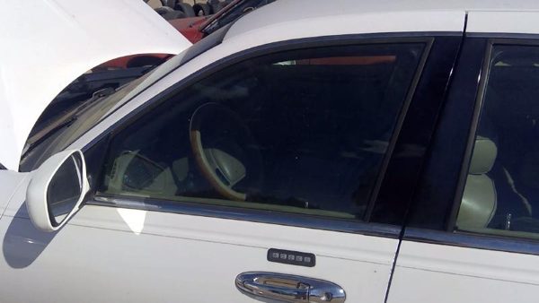 2000 Lincoln & Town Car Front Door Glass/window LH — photo 4