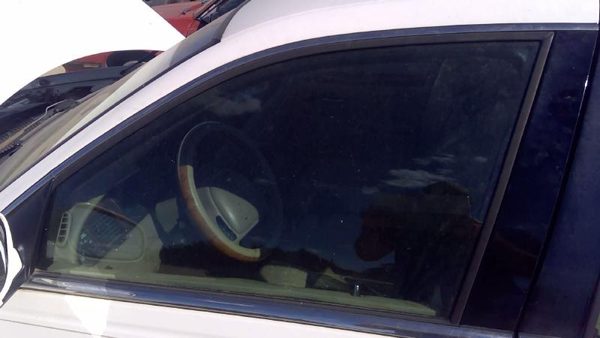 2000 Lincoln & Town Car Front Door Glass/window LH — photo 2