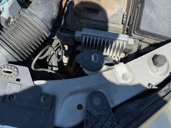 2005-2010 Pontiac G6 Windshield Washer Fluid Reservoir With Pump Oem Wiper Tank — photo 3