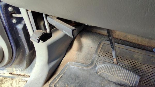 1999-2004 F350 Powerstroke Driver Left Lower Kick Trim Panel Oem Gray — photo 1