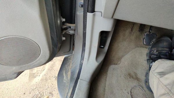 07-10 Chevy Hhr Driver Left Lower Kick Trim Panel Oem Gray 14B — photo 1